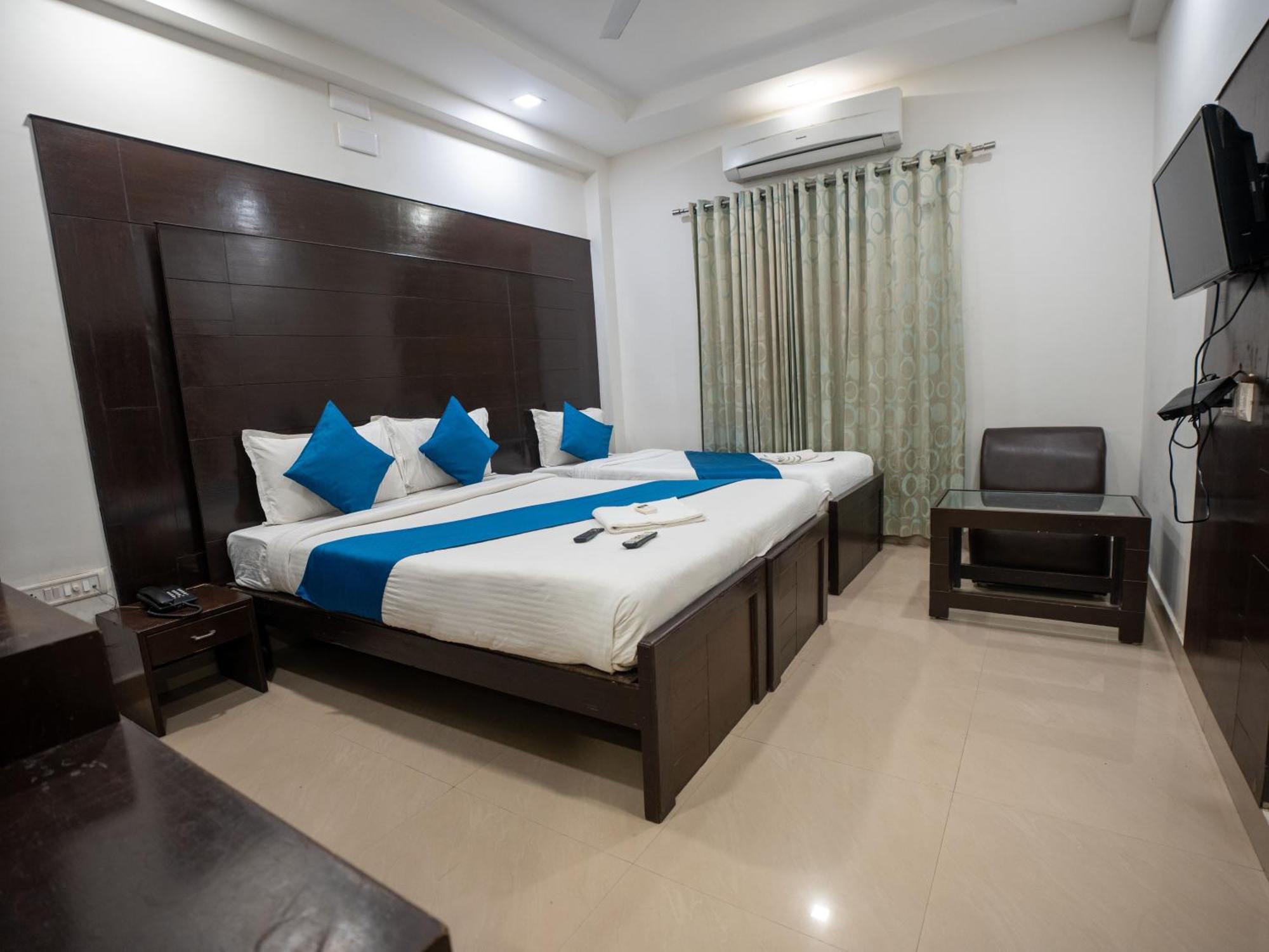 Orion Residency Hotel Csennai Kültér fotó