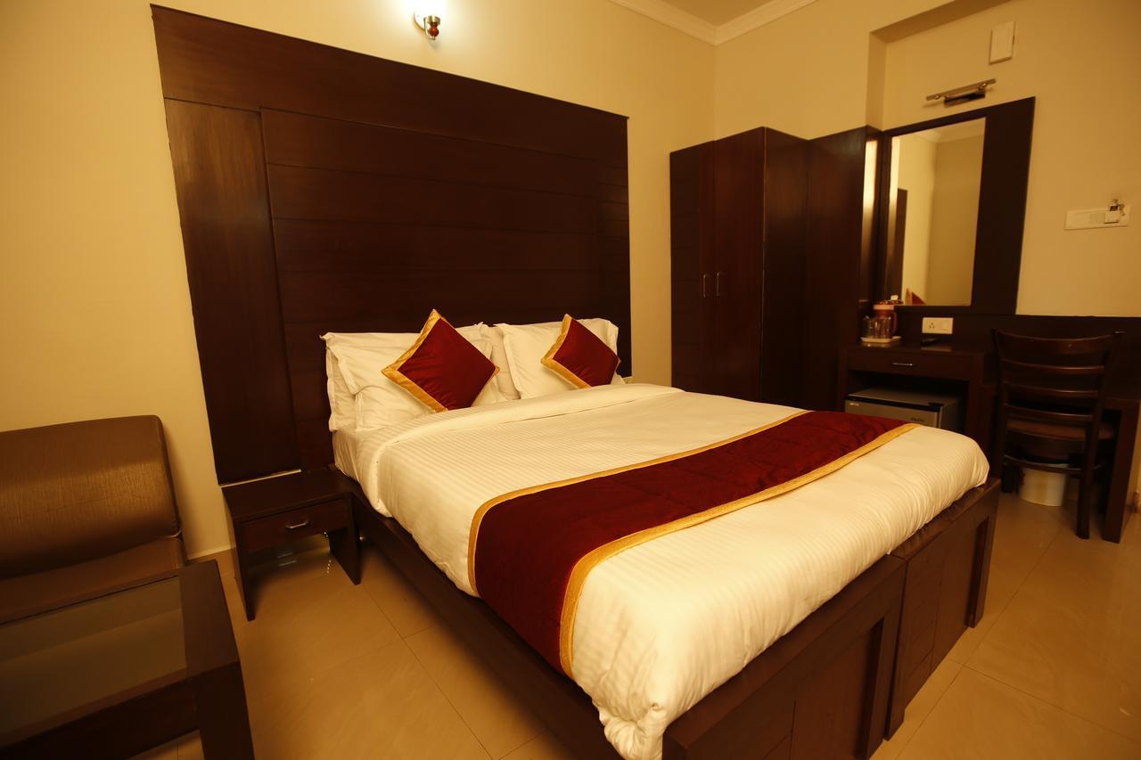 Orion Residency Hotel Csennai Kültér fotó
