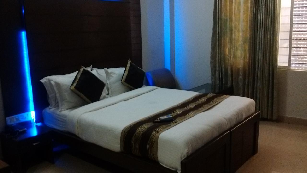 Orion Residency Hotel Csennai Kültér fotó
