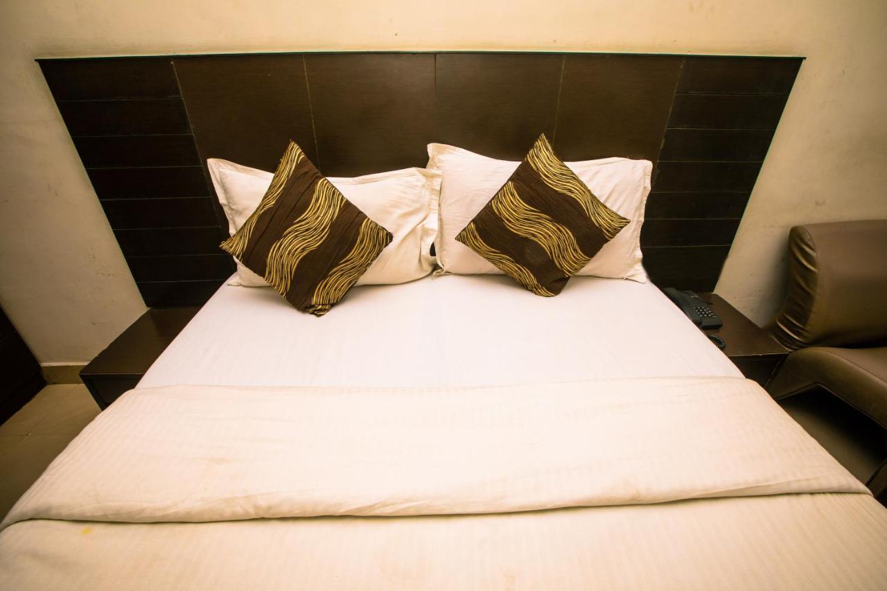Orion Residency Hotel Csennai Kültér fotó