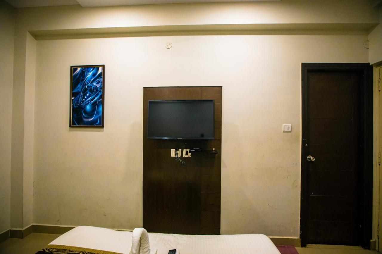Orion Residency Hotel Csennai Kültér fotó