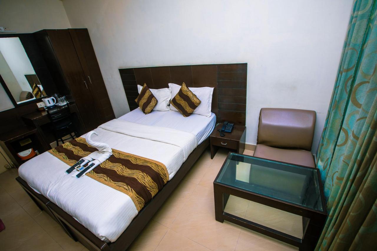 Orion Residency Hotel Csennai Kültér fotó